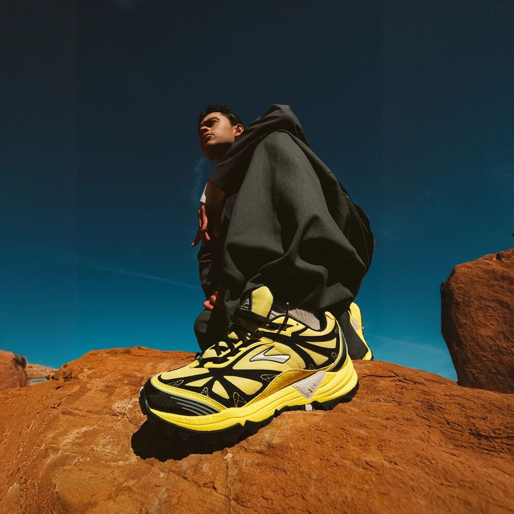 Women's Cascadia 1 - Yellow/Black/Moonbeam